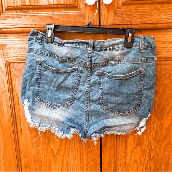 rue 21 ripped jean shorts - Picture 2 of 4